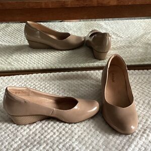 Dr. Scholl's Classic Brown Wedges